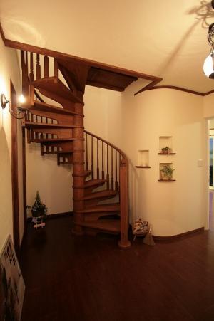 木製の螺旋階段です。