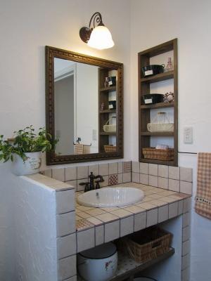 タイルや水洗金具にもこだわって・・・
おしゃれな洗面台できました！